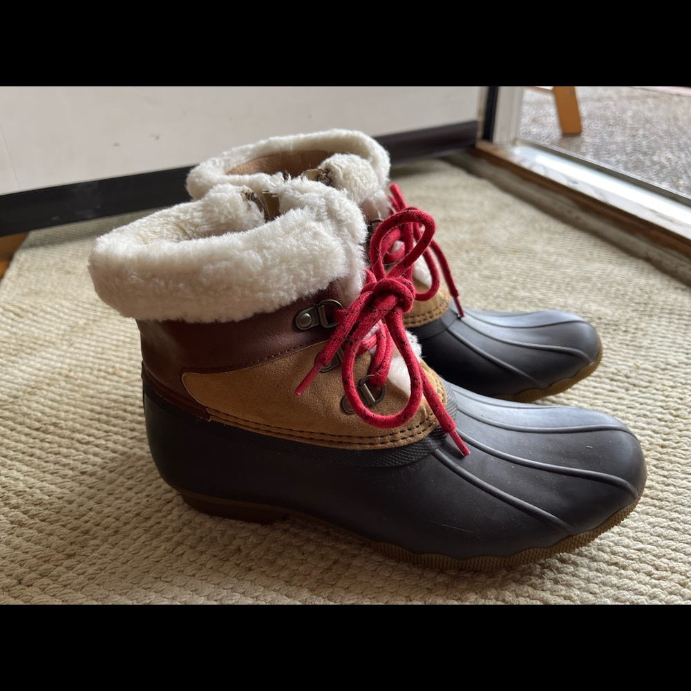 Women’s Sperry Boots with Fur